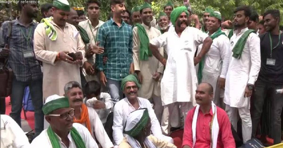 Farmers protest at Delhi's Jantar Mantar against unemployment